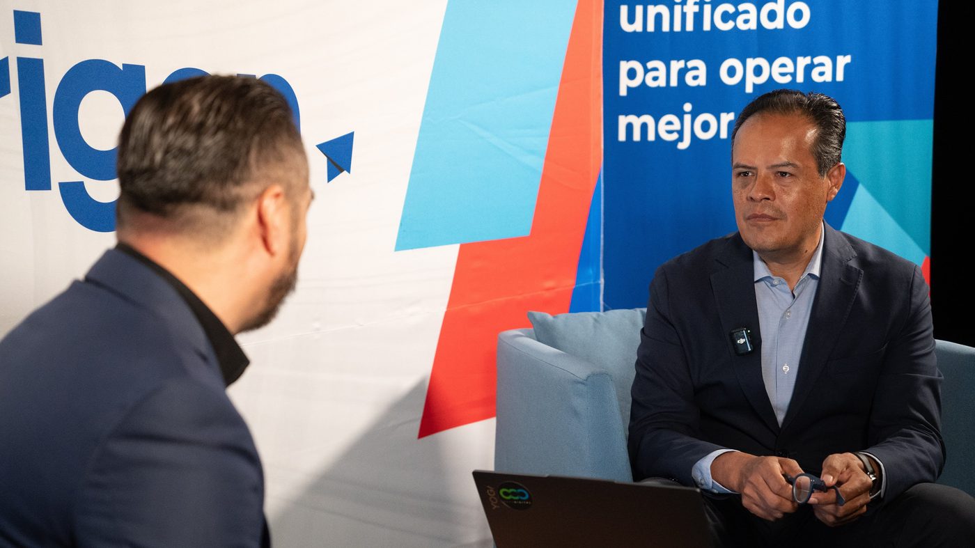 Carlos Popoca Lagunas durante una entrevista en un panel de negocios